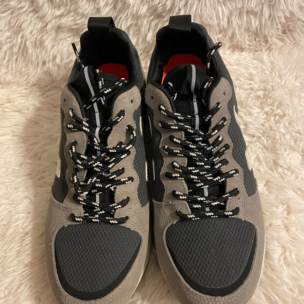 Veja Venturi Sneaker - Picture 3 of 7